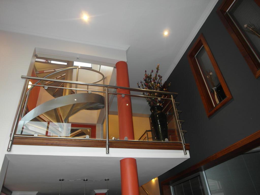 Red Square Home Pretoria-Noord Buitenkant foto