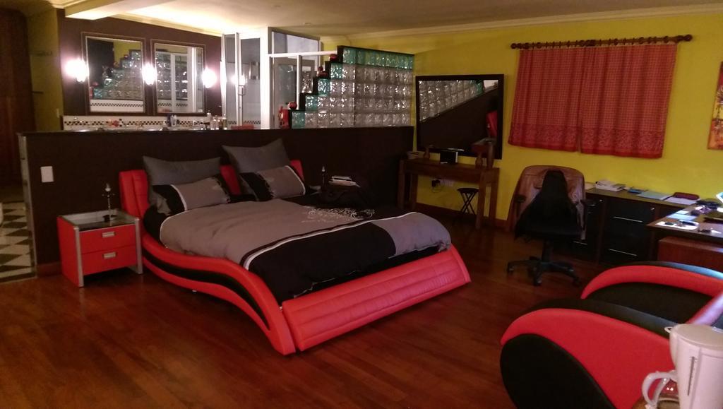 Red Square Home Pretoria-Noord Buitenkant foto